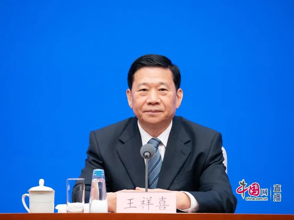 在新闻发布会上，这个兄弟Shaanxi受到部长