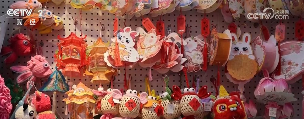 “花灯+非遗”“邮轮+京剧”……节日消费掀热潮 传统文化以年轻化姿态 “圈粉”(图6)