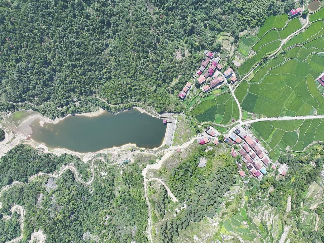 新第四军的第五师在这里闻名 - 参观黄米山山的