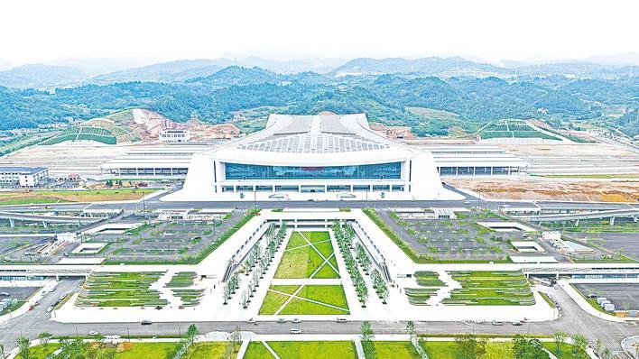 Yichang North Station的高速铁路即将离开