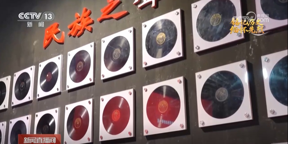在山脉和河流崩溃时，记录一个时代很难，在信