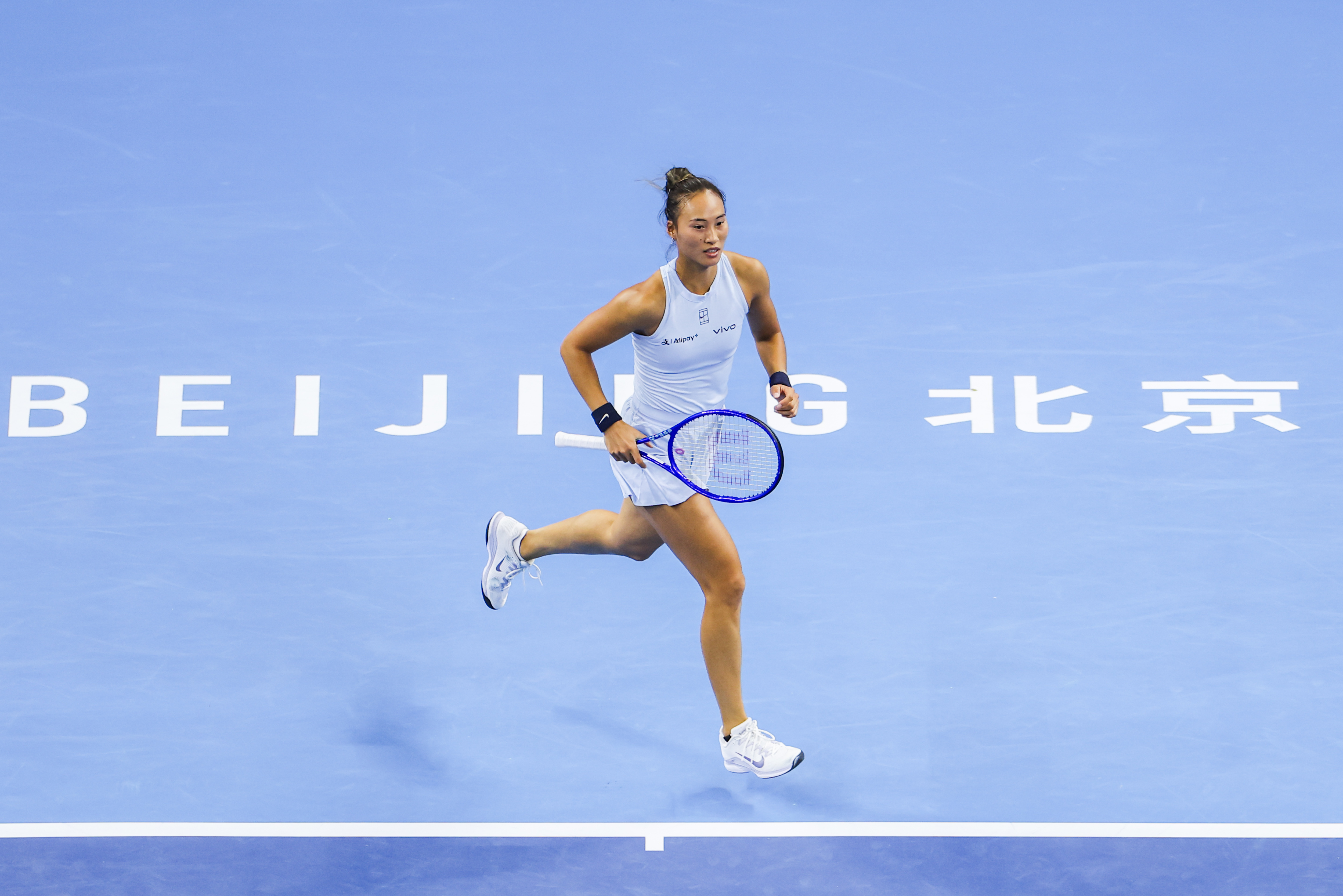 因伤撤回的Zheng Qinwen在公开赛中输掉了16个最佳女