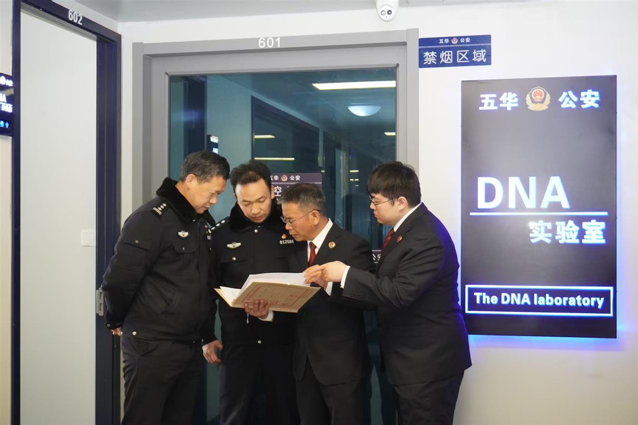 该男子使用化名将自己的身
