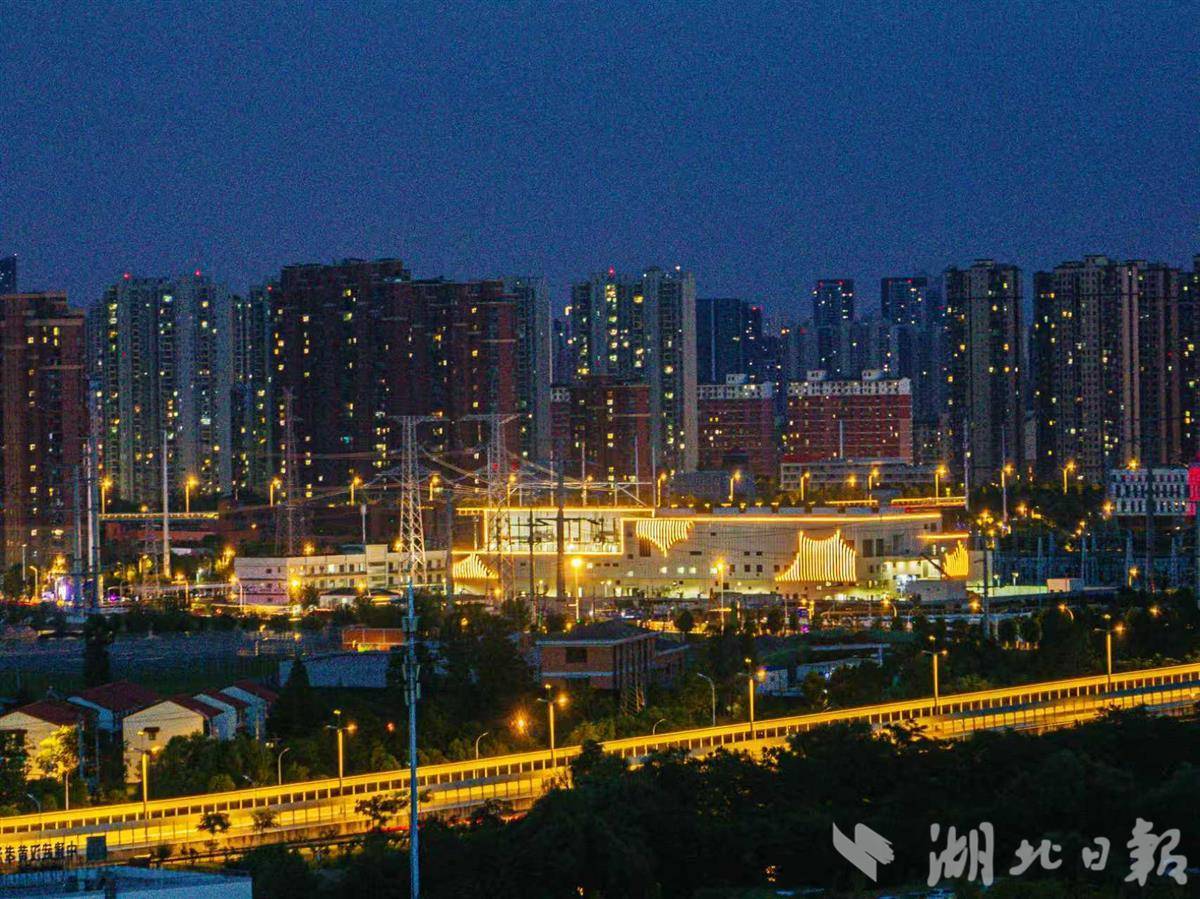 中央中心的第一个完整的500 kV变电站在武汉运营