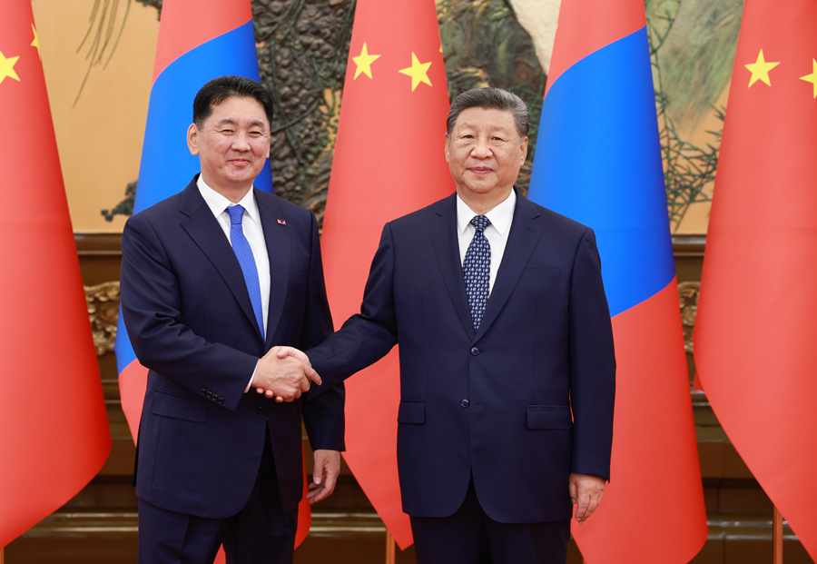 xi jinping遇到总统蒙古·赫里斯克（Mongol Huriskh）