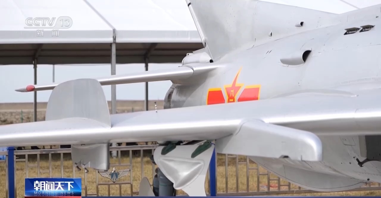 歼-10C、直-20KA等集结亮相！专家深挖硬核装备的战力密码(图7)