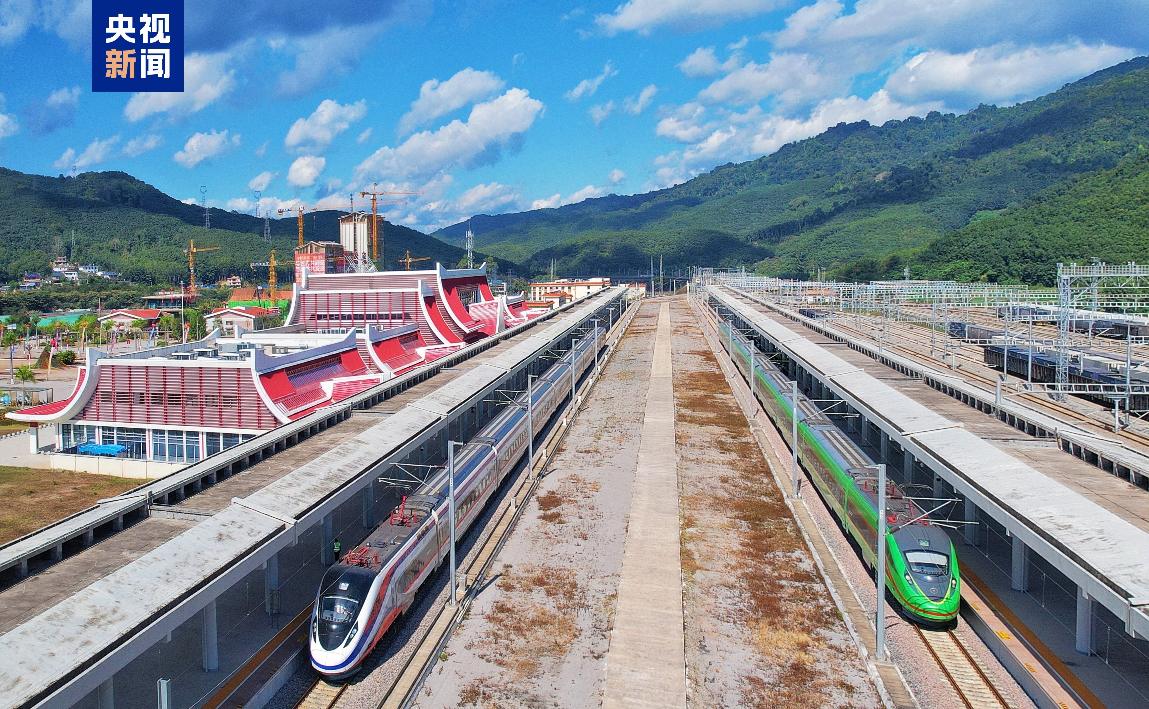 中国洛斯铁路推出了80,000多列客车，并派出了超