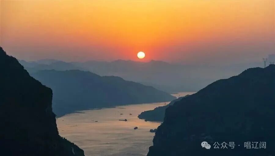 长江反应唱着巨大的歌曲