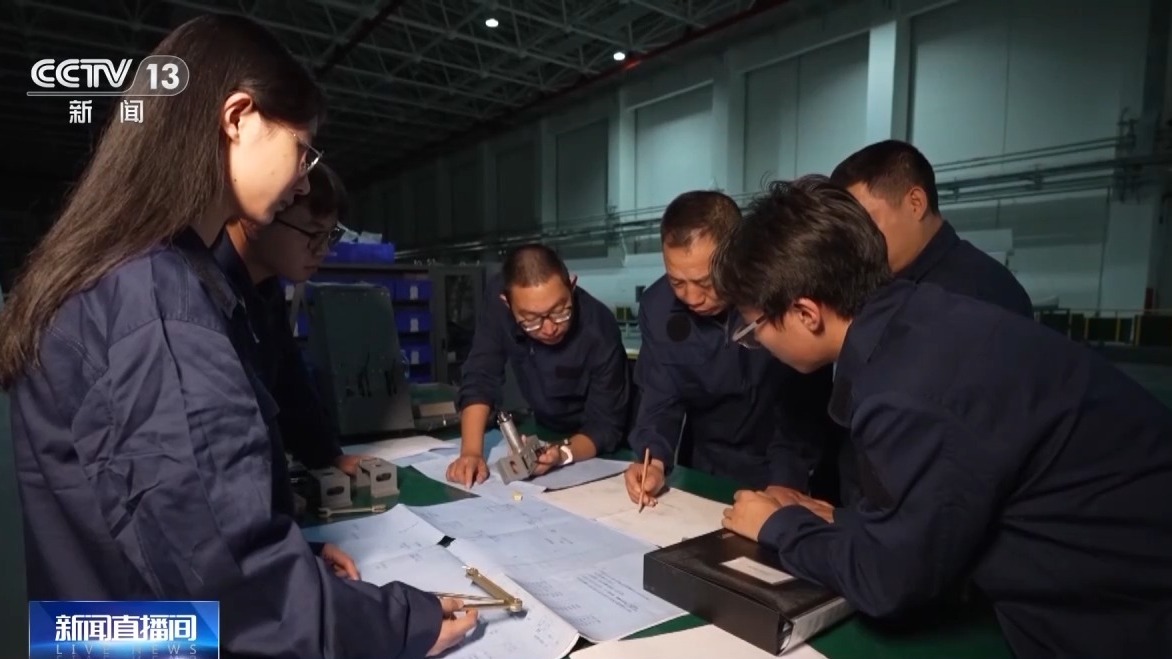 砥砺奋进七十载 天山南北谱华章丨扎根戈壁荒漠 他们奉献青春不断创造奇迹(图4)