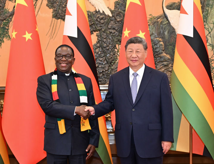 XI Jinping与津巴布韦总统Mnangagwa会面