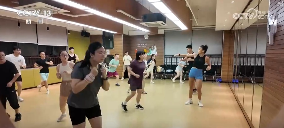 体育惠民既有“温度”也有“活力”赛事热潮涌动成为不可忽视的“经济新力量”(图11)