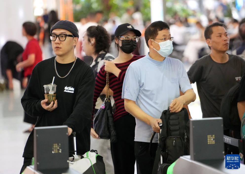 国家铁路广州局的许多路线中的火车将逐渐继续