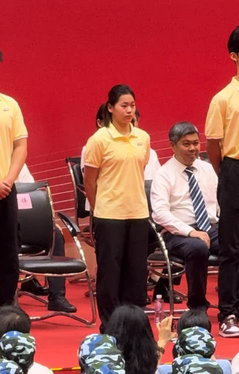 这是图片！ Quan Hongchan参加了Jinan University的开幕