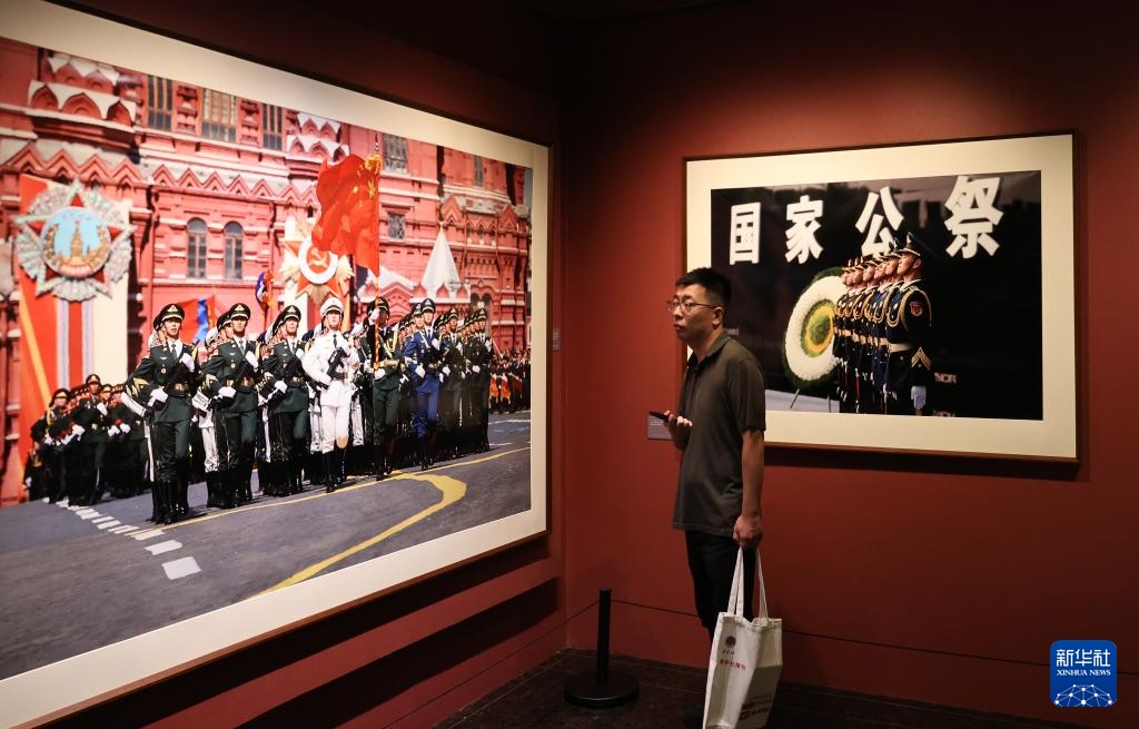 艺术展览“全国协会的镜子，世纪的人民光明世纪”已被扔进上海
