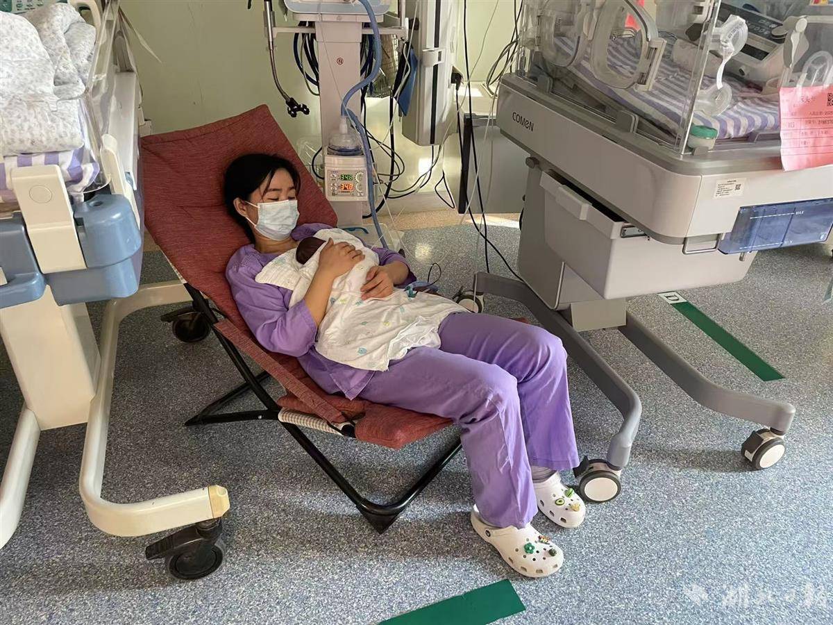 保存！婴儿比男人大小的人成功通过了水平