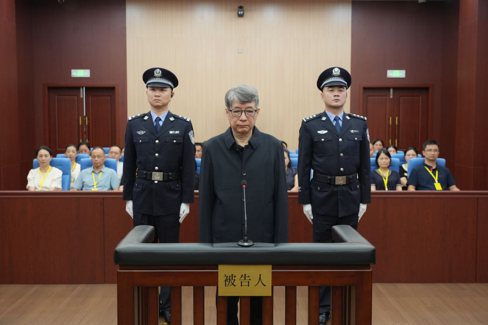 第一案的判决是在党领导小组的前成员兼江西地
