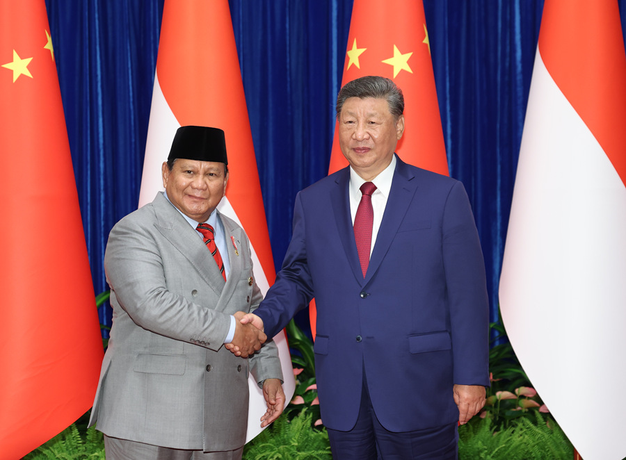 XI Jinping遇到了印度尼西亚总统Pabowo