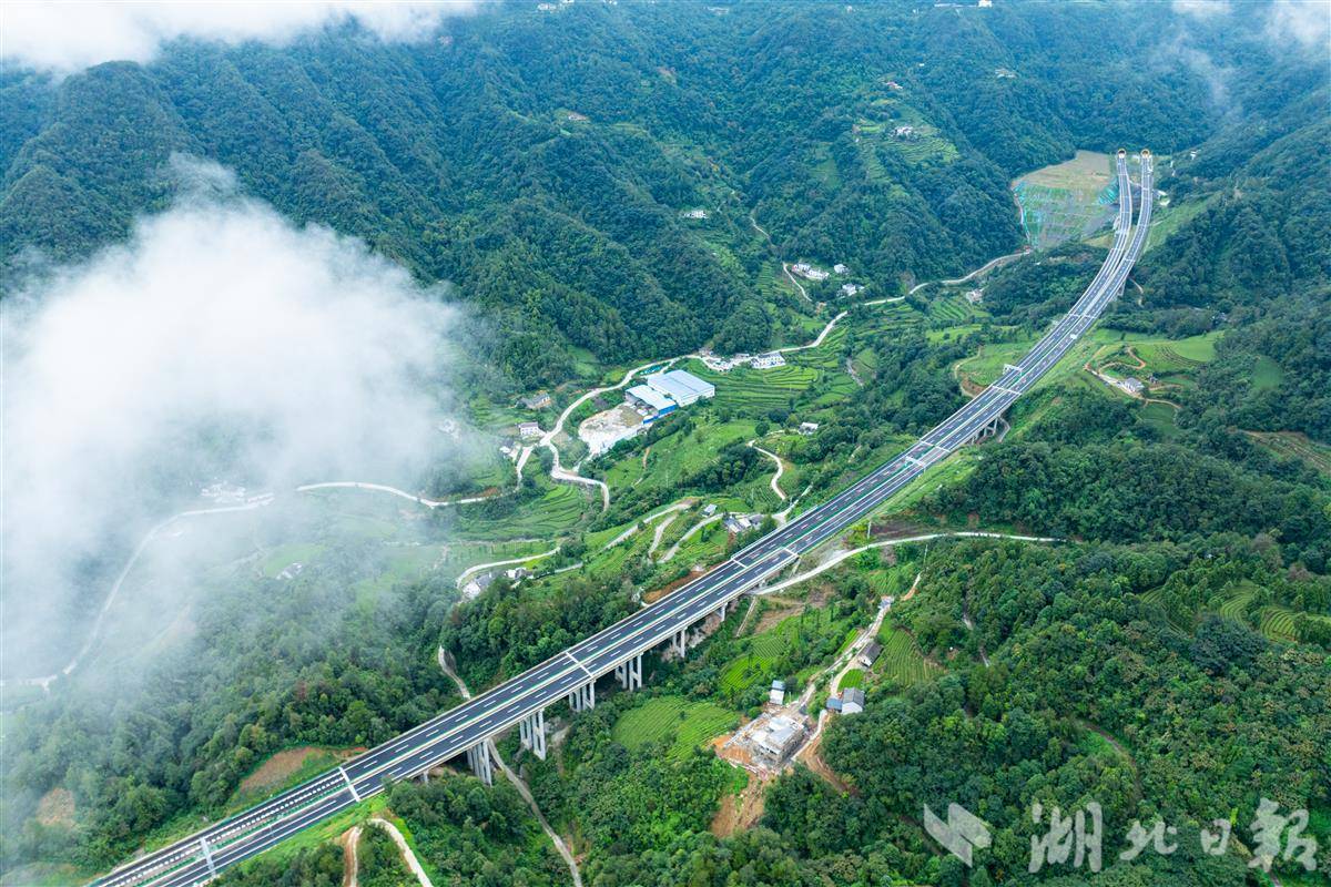 Hubei Expressway Hubei-Xiangxi边境部分在交通中开业，