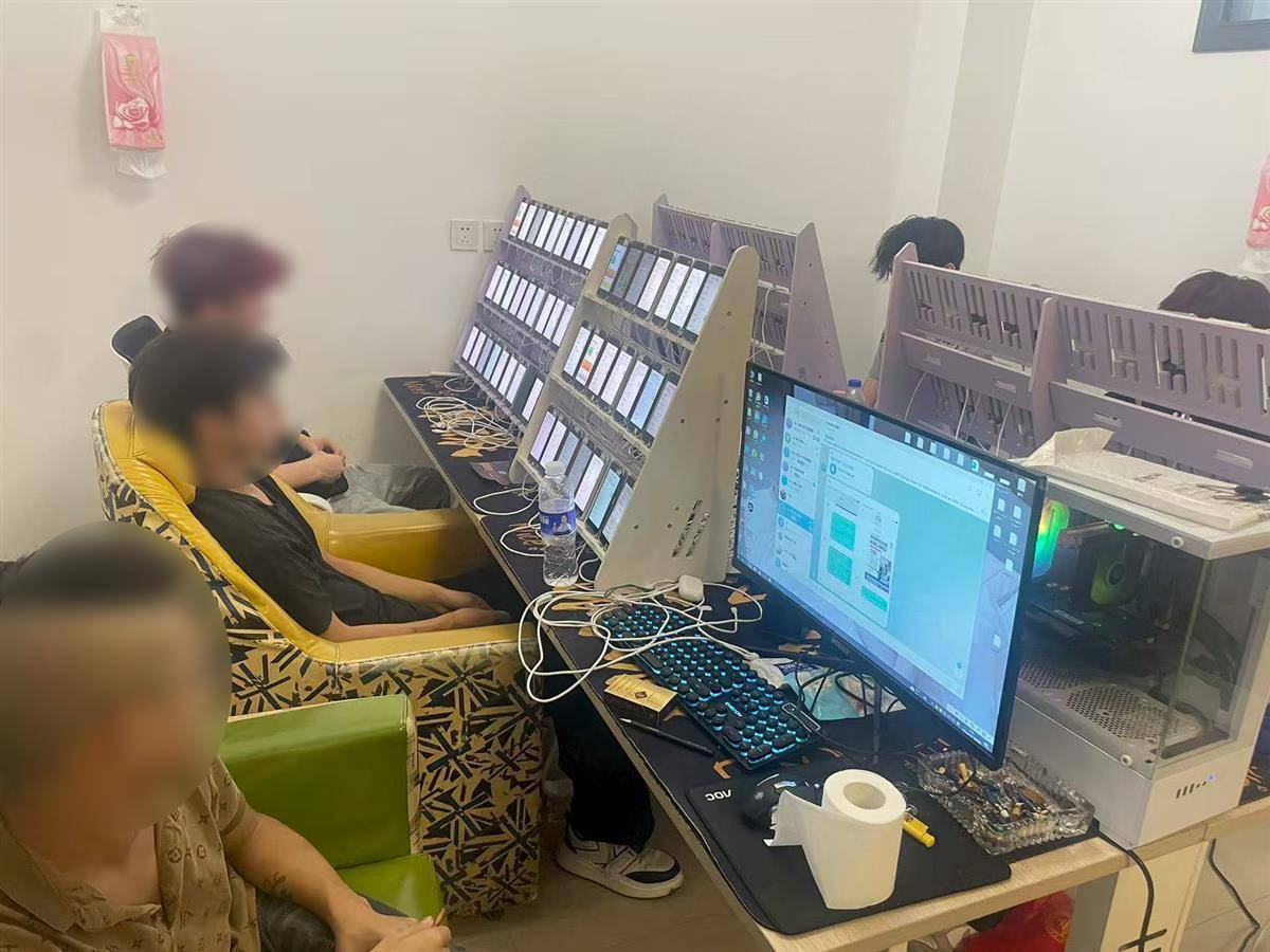 当交付订单的人交付时，他抓住了一百辆带有明