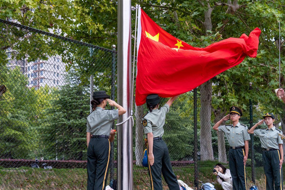 不要忘记武汉科学技术大学举行的“ 9月18日”旗