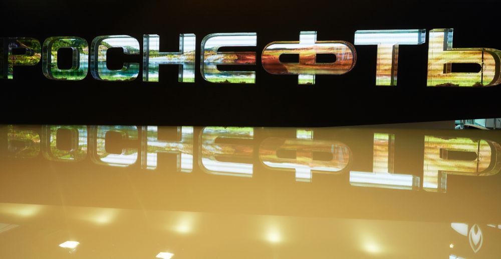 美国和欧洲宣布对俄罗斯实施新制裁；俄罗斯正