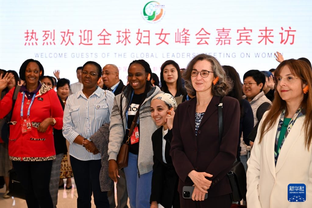 世界妇女峰会|嘉宾参观秀水街大楼