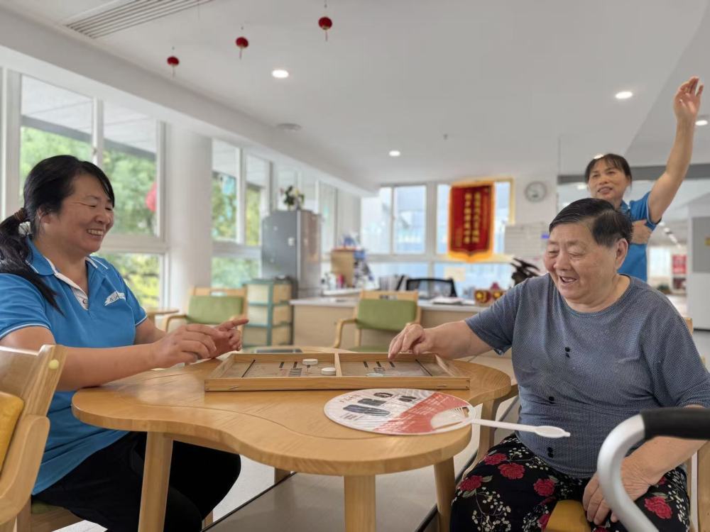 杭州99元假期“大人短期看护”让孩子少操心,大
