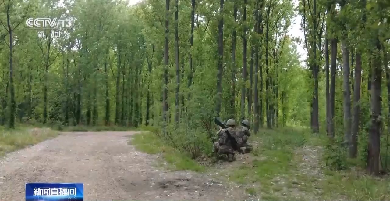 在战场上开车送“快递”有多难？不仅要防炮火还得会反无人机