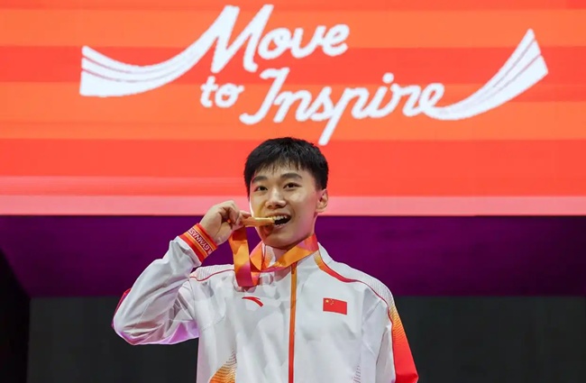 世界体操锦标赛：小洪阳明夺得男子鞍马金牌