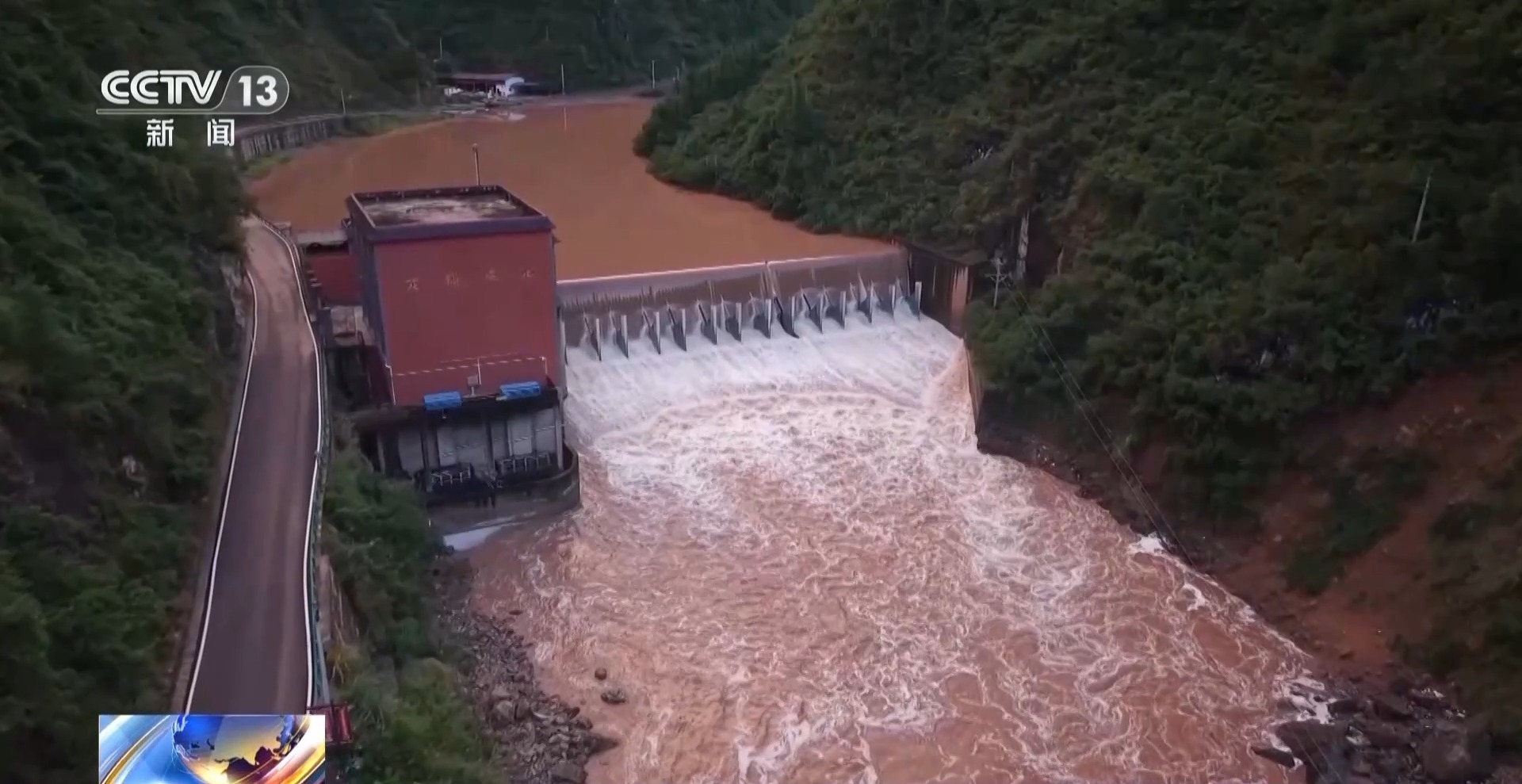 重庆持续降雨 部分中小河流出现大面积涨水