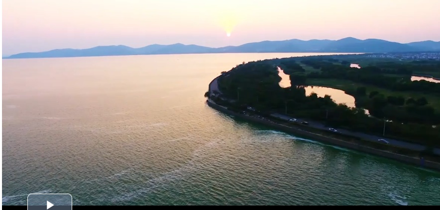 看中国沿着江边行走|中国人统治75年后如何改变