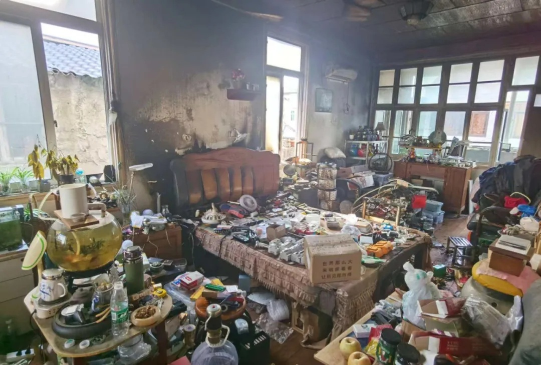 El“发明”de un jubilado destruye su casa。这些行为很