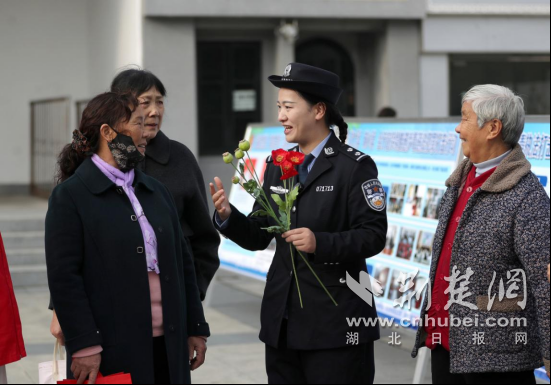 湖北钟祥：重阳节前夕，一支独特的红色“夕阳