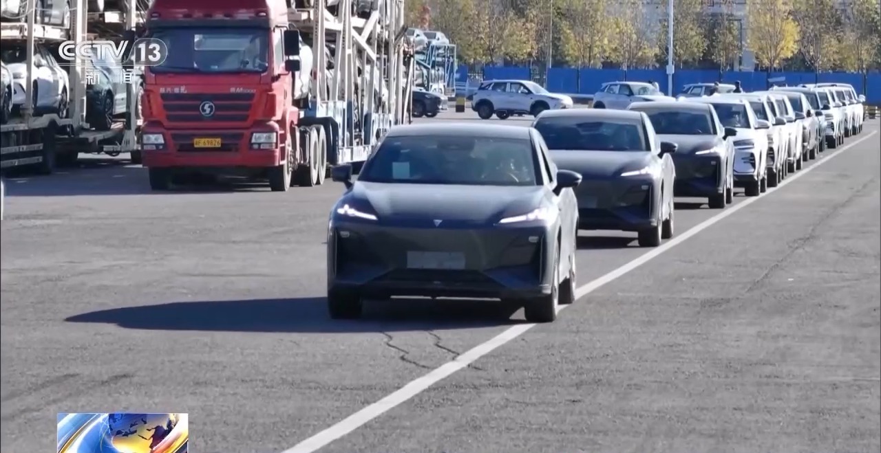 今年前三季度，霍尔果斯口岸进出口货物量超过