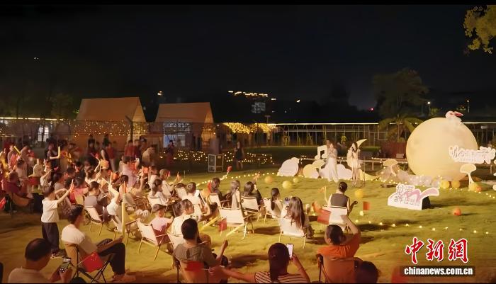 港澳台青年在Z江的家乡省里“欢乐”。