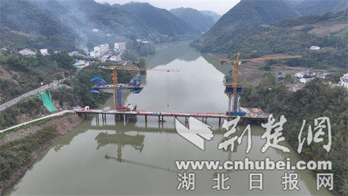 竹山市沁榆河船闸大桥施工已完成过半，解除了