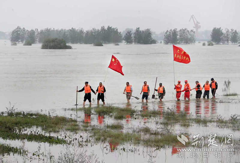 Chahu Town，中心，湖北省搬家时，它听到“