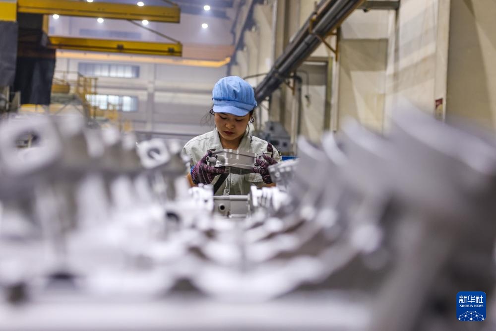 浙江宁波：制造企业生产忙碌