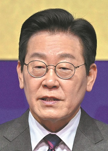 李明博表示希望扩大韩中关系，为经济合作奠定