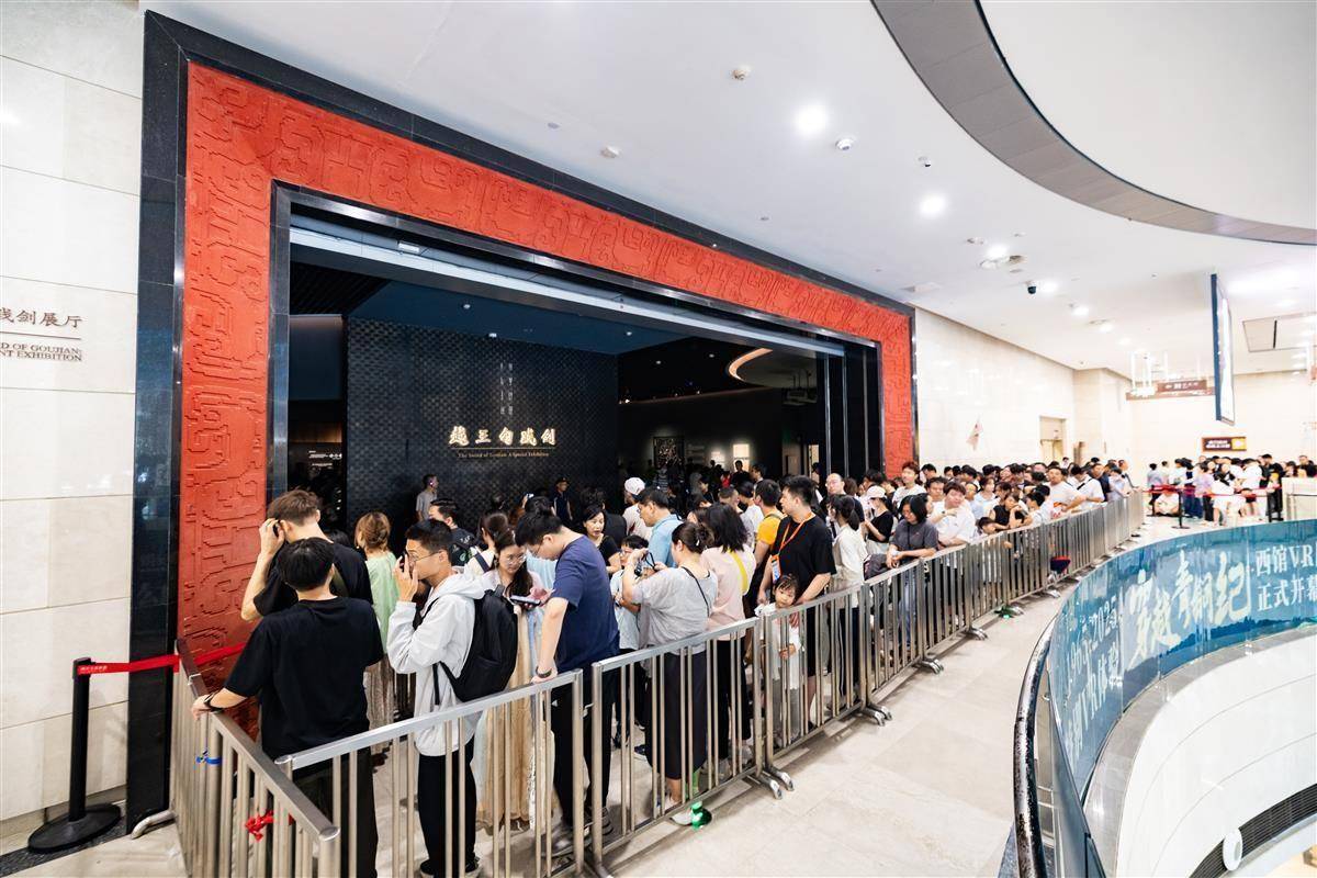 展览结合了博物馆。外国游客惊讶于荷贝“太多