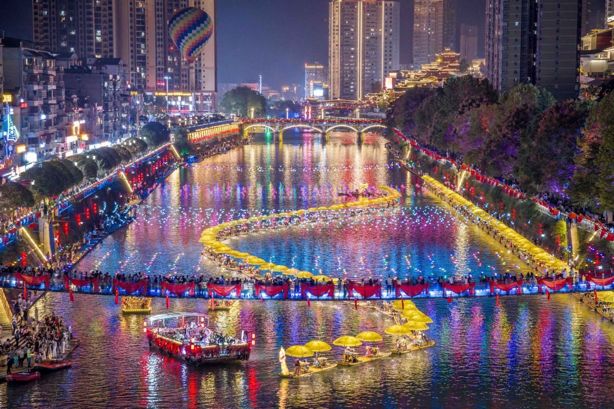 八年中国国内旅游人数达8.88亿人次