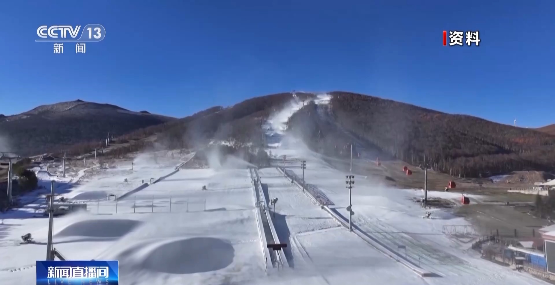 河北崇礼滑雪场“开业”，爱好者排队体验新雪