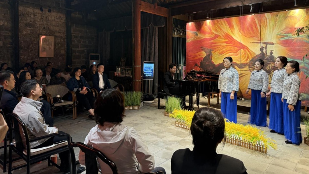 当钢琴在百年老宅里偶然奏出一首千年民歌……