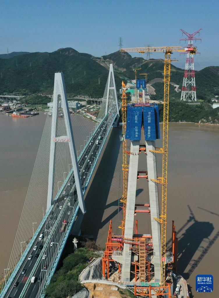 浙江：桃姚门路及铁路主塔甬铁路两用大桥顺利