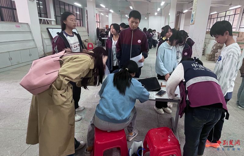 筑牢青少年健康防线，黄冈疾控技术指导忙碌（