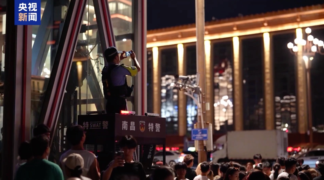 “当我拍照时，我会拍你的照片。拍照后，我会