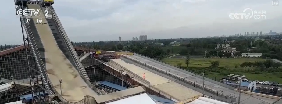 一季到四季；小众到大众！创新重构冰雪产业链冰雪消费释放新增完美体育网站长点(图9)