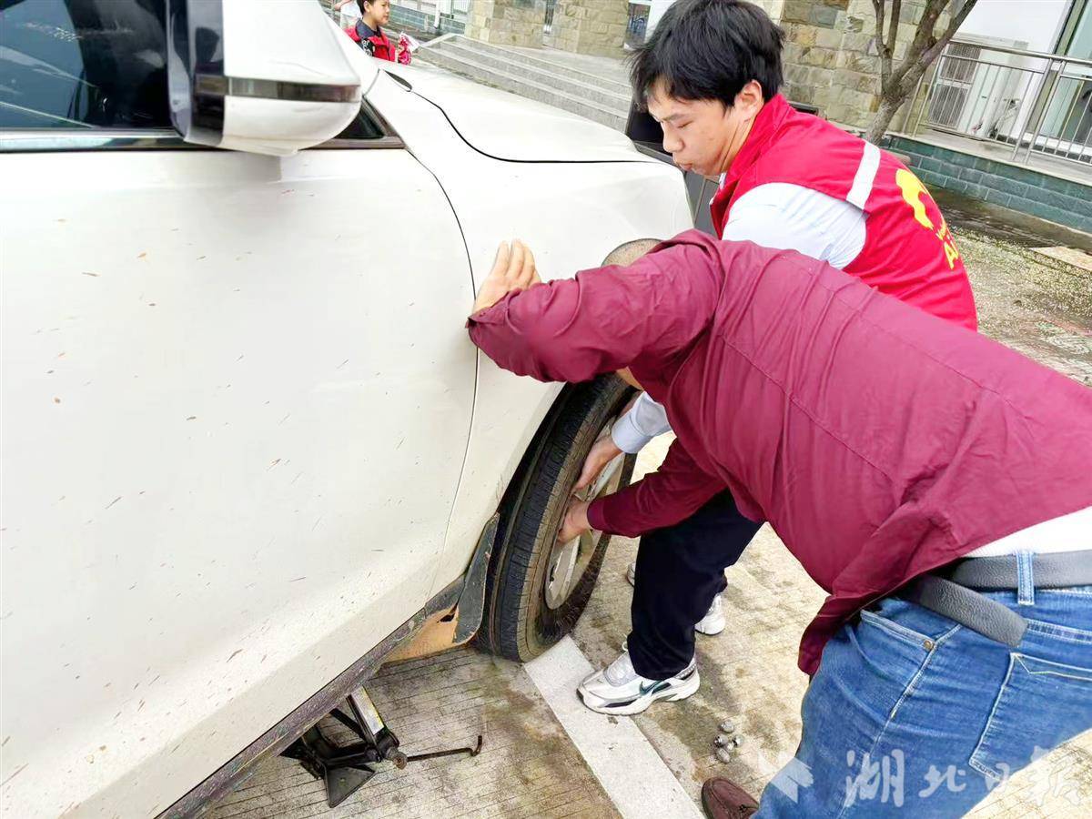 荆楚焕新迎客天下︱充电宝会“走路”、挪车只需几分钟湖北交通让千里返程变“宠客之旅”(图3)