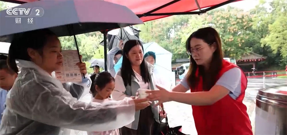 提供早餐，开放政府食堂并增加临时停车场...所