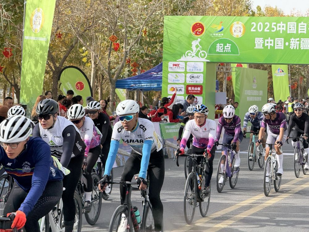 骑行穿越金秋，邂逅胡杨：新疆萨雅路骑行赛开